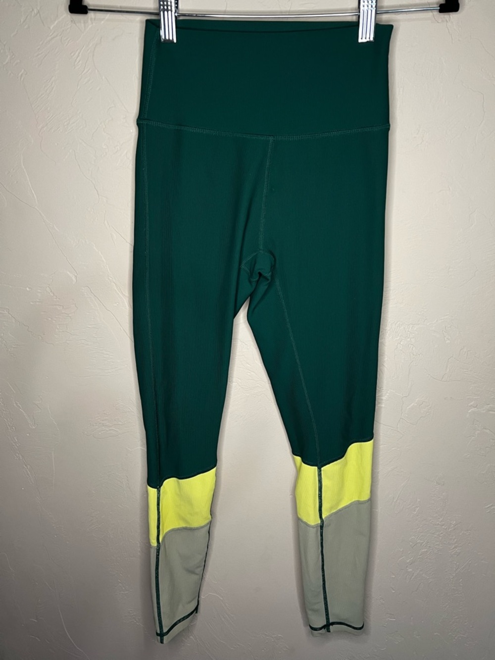 Wilo The Label Green Colorblock Ribbed Performance Leggings - Picture 2 of 9